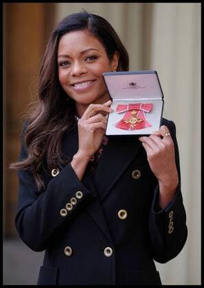 Verleihung von Ritterorden in London . 23 02 2017. London, United Kingdom. Investitures. Buckingham Palace. Actress Naomie Harris after the Queen s investitures at Buckingham Palace  xi-Imagesx xPoolx IIM-14494-0006