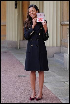 Verleihung von Ritterorden in London . 23 02 2017. London, United Kingdom. Investitures. Buckingham Palace. Actress Naomie Harris after the Queen s investitures at Buckingham Palace  xi-Imagesx xPoolx IIM-14494-0007