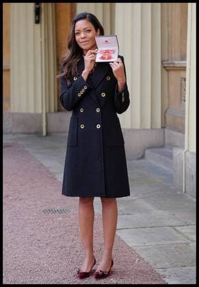 Verleihung von Ritterorden in London . 23 02 2017. London, United Kingdom. Investitures. Buckingham Palace. Actress Naomie Harris after the Queen s investitures at Buckingham Palace  xi-Imagesx xPoolx IIM-14494-0008