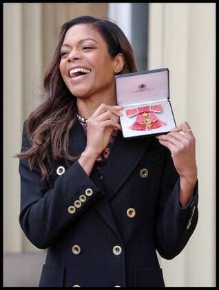 Verleihung von Ritterorden in London . 23 02 2017. London, United Kingdom. Investitures. Buckingham Palace. Actress Naomie Harris after the Queen s investitures at Buckingham Palace  xi-Imagesx xPoolx IIM-14494-0011
