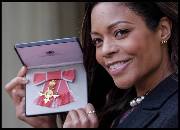Verleihung von Ritterorden in London . 23 02 2017. London, United Kingdom. Investitures. Buckingham Palace. Actress Naomie Harris after the Queen s investitures at Buckingham Palace  xi-Imagesx xPoolx IIM-14494-0025