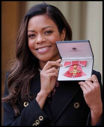 Verleihung von Ritterorden in London . 23 02 2017. London, United Kingdom. Investitures. Buckingham Palace. Actress Naomie Harris after the Queen s investitures at Buckingham Palace  xi-Imagesx xPoolx IIM-14494-0027