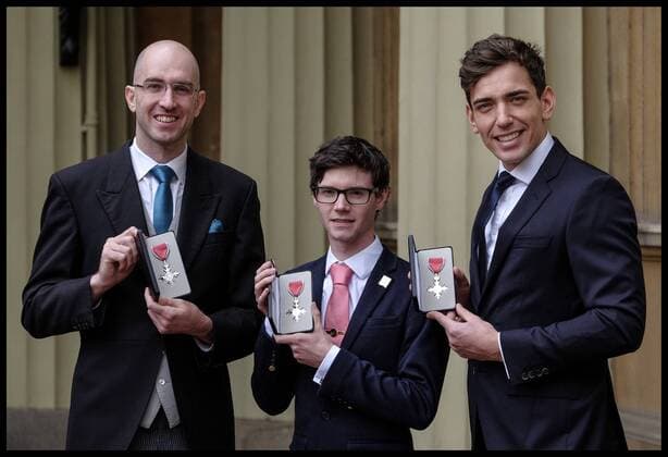 Verleihung von Ritterorden in London . 23 02 2017. London, United Kingdom. Investitures. Buckingham Palace. Daniel Brown, Oliver James and James Fox after the Queen s investitures at Buckingham Palace  xi-Imagesx xPoolx IIM-14494-0038