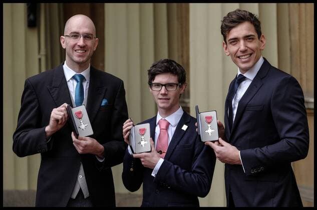 Verleihung von Ritterorden in London . 23 02 2017. London, United Kingdom. Investitures. Buckingham Palace. Daniel Brown, Oliver James and James Fox after the Queen s investitures at Buckingham Palace  xi-Imagesx xPoolx IIM-14494-0039