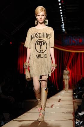 Mailand Fashion Week - Moschino Modenschau Milan woman s Fashion Week Fall Winter 2017 2018. Milano Moda donna , autunno inverno 2017 2018 . Moschino fashion Show  Copyright: xSickix xIPAx xFotosickix