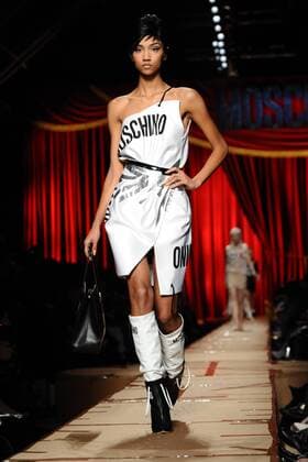 Mailand Fashion Week - Moschino Modenschau Milan woman s Fashion Week Fall Winter 2017 2018. Milano Moda donna , autunno inverno 2017 2018 . Moschino fashion Show  Copyright: xSickix xIPAx xFotosickix