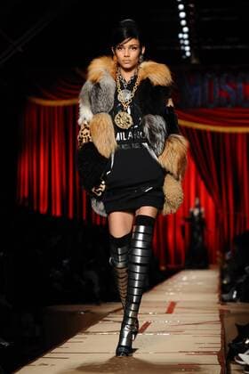 Mailand Fashion Week - Moschino Modenschau Milan woman s Fashion Week Fall Winter 2017 2018. Milano Moda donna , autunno inverno 2017 2018 . Moschino fashion Show  Copyright: xSickix xIPAx xFotosickix