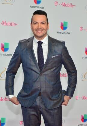US singer Victor Manuelle poses as he arrives at Lo Nuestro Latin Music Awards at the American Airlines Arena in Miami, Florida, Unied States, 23 February 2017. LO NUESTRO LATIN MUSIC AWARDS !ACHTUNG: NUR REDAKTIONELLE NUTZUNG!  Copyright: xGIORGIOxVIERAx MIA001 20170224-636235020817152647