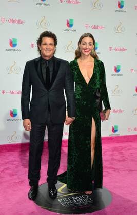 Colombian singer Carlos Vives (L) and his spouse Claudis Helena Vasquez (R) pose as hey arrive at Lo Nuestro Latin Music Awards at the American Airlines Arena in Miami, Florida, Unied States, 23 February 2017. LO NUESTRO LATIN MUSIC AWARDS !ACHTUNG: NUR REDAKTIONELLE NUTZUNG!  Copyright: xGIORGIOxVIERAx MIA001 20170224-636235033677031900