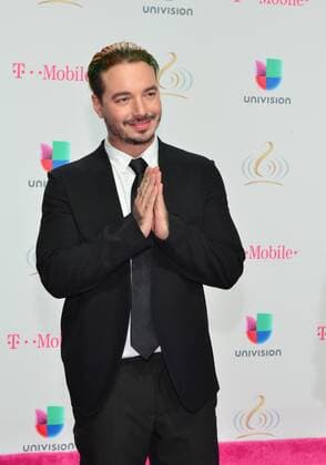 Colombian singer J Balvin poses as he arrives at Lo Nuestro Latin Music Awards at the American Airlines Arena in Miami, Florida, Unied States, 23 February 2017. LO NUESTRO LATIN MUSIC AWARDS !ACHTUNG: NUR REDAKTIONELLE NUTZUNG!  Copyright: xGIORGIOxVIERAx MIA001 20170224-636235040220072907