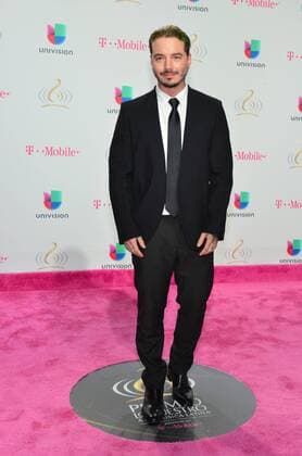Colombian singer J Balvin poses as he arrives at Lo Nuestro Latin Music Awards at the American Airlines Arena in Miami, Florida, Unied States, 23 February 2017. LO NUESTRO LATIN MUSIC AWARDS !ACHTUNG: NUR REDAKTIONELLE NUTZUNG!  Copyright: xGIORGIOxVIERAx MIA001 20170224-636235040233488735