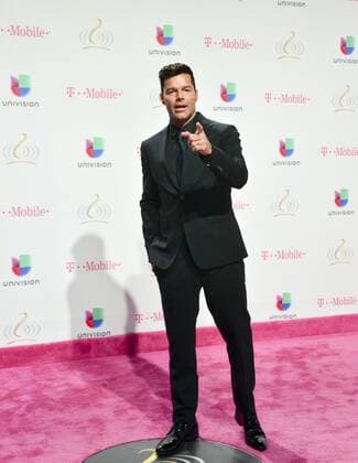 Puerto Rican singer Ricky Martin poses as he arrives at Lo Nuestro Latin Music Awards at the American Airlines Arena in Miami, Florida, Unied States, 23 February 2017. LO NUESTRO LATIN MUSIC AWARDS !ACHTUNG: NUR REDAKTIONELLE NUTZUNG!  Copyright: xGIORGIOxVIERAx MIA001 20170224-636235057823823215