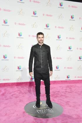 Colombian singer Juanes poses as he arrives at Lo Nuestro Latin Music Awards at the American Airlines Arena in Miami, Florida, Unied States, 23 February 2017. LO NUESTRO LATIN MUSIC AWARDS !ACHTUNG: NUR REDAKTIONELLE NUTZUNG!  Copyright: xGIORGIOxVIERAx MIA001 20170224-636235074061548765