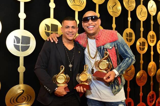 Bilder des Tages Members of the Banda Gente de Zona pose with their trophies at Lo Nuestro Latin Music Awards at the American Airlines Arena in Miami, Florida, Unied States, 23 February 2017. LO NUESTRO LATIN MUSIC AWARDS !ACHTUNG: NUR REDAKTIONELLE NUTZUNG!  Copyright: xGIORGIOxVIERAx MIA001 20170224-636235090387055126