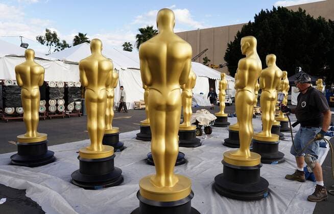 Oscars 2017: Vorbereitungen in Los Angeles (170223) -- LOS ANGELES, Feb. 22, 2017 -- Statues of the Oscar are seen during the preparations for the 89th Academy Awards in Hollywood, Los Angeles, the United States, Feb. 22, 2017. The 89th Academy Awards, or Oscars , will be held on Feb. 26. ) U.S.-LOS ANGELES-ACADEMY AWARDS-PREPARATION YangxLei 