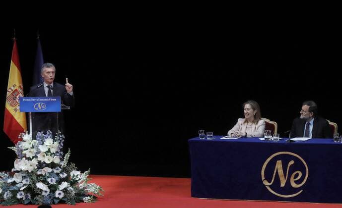 Argentine President, Mauricio Macri (L), gives a speech before Spanish Prime Minister, Mariano Rajoy (R), and Speaker of the Lower House, Ana Pastor (C), during the Nueva Economia Forum held in Madrid, Spain, on 24 February 2017. Macri and his wife are on a four-day State visit to Spain in order to strengthen bilateral ties. Argentine President visits !ACHTUNG: NUR REDAKTIONELLE NUTZUNG!  Copyright: xJUANxCARLOSxHIDALGOx 20170224-636235443694464871