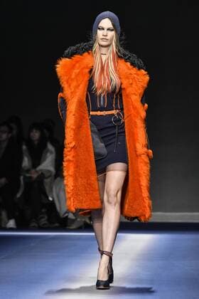 Bilder des Tages Milan woman s Fashion Week Fall Winter 2017 2018. Milano Moda donna , autunno inverno 2017 2018 . Versace fashion show Pictured: Model  Copyright: xRiccardoxGiordanoxSickix xIPAx xFotosickix