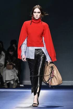 Milan woman s Fashion Week Fall Winter 2017 2018. Milano Moda donna , autunno inverno 2017 2018 . Versace fashion show Pictured: Model  Copyright: xRiccardoxGiordanoxSickix xIPAx xFotosickix