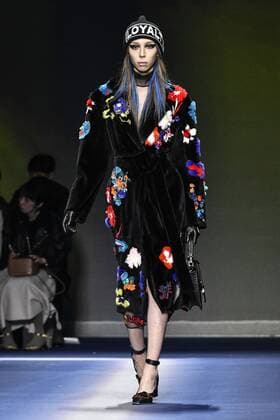 Milan woman s Fashion Week Fall Winter 2017 2018. Milano Moda donna , autunno inverno 2017 2018 . Versace fashion show Pictured: Model  Copyright: xRiccardoxGiordanoxSickix xIPAx xFotosickix