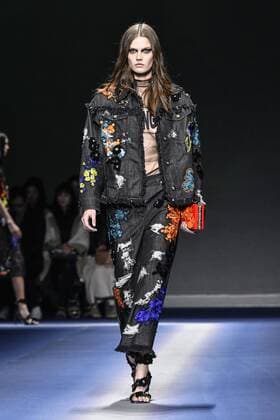 Milan woman s Fashion Week Fall Winter 2017 2018. Milano Moda donna , autunno inverno 2017 2018 . Versace fashion show Pictured: Model  Copyright: xRiccardoxGiordanoxSickix xIPAx xFotosickix