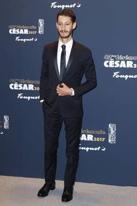 Pierre Niney CELEBRITES : Photocall des Cesars au Fouquets - 24 02 2017 GwendolineLeGoff Panoramic 