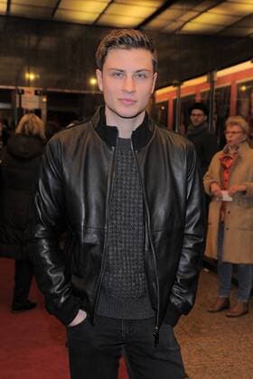 Jannik Schuemann Premiere Alles muss Glaenzen im Theater am Kudamm in Berlin am 25.02.2017