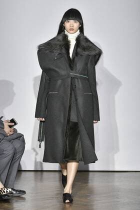 Milan woman s Fashion Week Fall Winter 2017 2018. Gabriele Colangelo Fashionshow Pictured: Model  Copyright: xRiccardoxGiordanoxSickix xIPAx xFotosickix