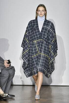 Milan woman s Fashion Week Fall Winter 2017 2018. Gabriele Colangelo Fashionshow Pictured: Model  Copyright: xRiccardoxGiordanoxSickix xIPAx xFotosickix