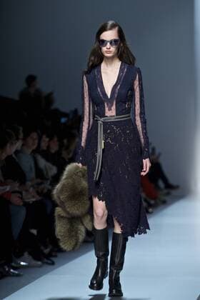 MILAN, Feb. 25, 2017 -- A model presents a collection for fashion house ERMANNO SCERVINO during Milan Fashion Week Fall Winter 2017 2018 on Feb. 25, 2017, in Milan, Italy. ) (lrz) ITALY-MILAN-FASHION WEEK-ERMANNO SCERVINO JinxYu 