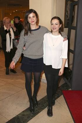 Aylin Tezel mit Begleitung bei der Premiere des Theaterstücks Alles muss glänzen - The Homemaker im Theater am Kurfürstendamm. Berlin, 25.02.2017 Foto:xS.xGabschx xFuturexImage