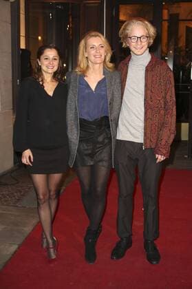 Sarah Alles, Maria Furtwängler und Daniel Mühe bei der Premierenparty des Theaterstücks Alles muss glänzen - The Homemaker im Restaurant Grosz. Berlin, 25.02.2017 Foto:xS.xGabschx xFuturexImage