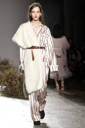 Bilder des Tages Milan woman s Fashion Week Fall Winter 2017 2018. Milano Moda donna , autunno inverno 2017 2018 . Au jour le jour fashion Show  Copyright: xSimonaxChiocciaxSickix xIPAx xFotosickix