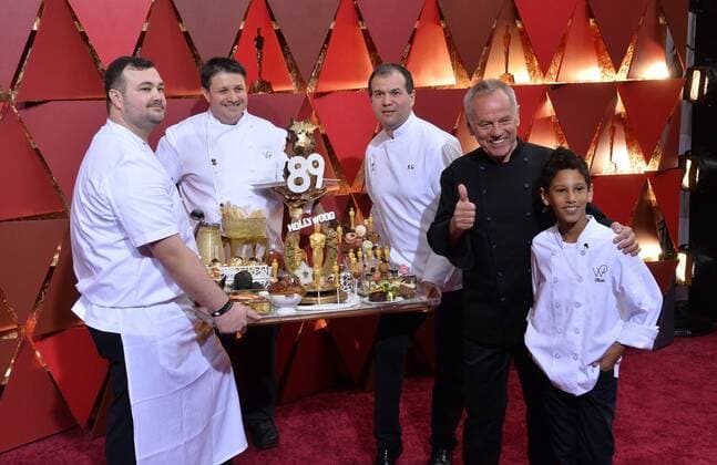 Chef Wolfgang Puck (2nd R) arrives on the red carpet for the 89th annual Academy Awards at the Dolby Theatre in the Hollywood section of Los Angeles on February 26, 2017.  LAP20170226322 JIMxRUYMEN