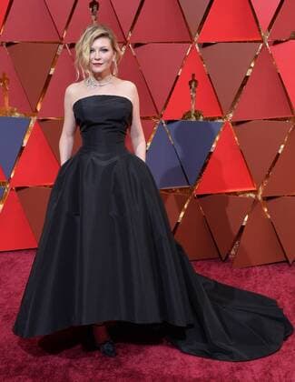 Actress Kirsten Dunst arrives on the red carpet for the 89th annual Academy Awards at the Dolby Theatre in the Hollywood section of Los Angeles on February 26, 2017.  LAP20170226618 JIMxRUYMEN