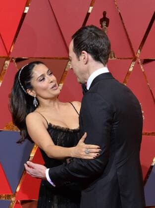 Actress Salma Hayek greets Jim Parsons on the red carpet for the 89th annual Academy Awards at the Dolby Theatre in the Hollywood section of Los Angeles on February 26, 2017.  LAP20170226033 JIMxRUYMEN