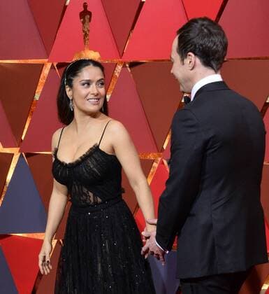 Themen der Woche Actress Salma Hayek greets Jim Parsons on the red carpet for the 89th annual Academy Awards at the Dolby Theatre in the Hollywood section of Los Angeles on February 26, 2017.  LAP20170226035 JIMxRUYMEN