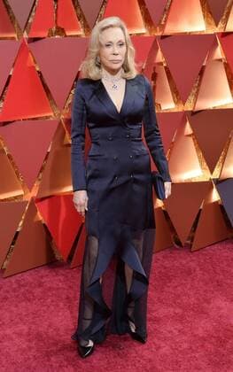 Actress Faye Dunaway arrives on the red carpet for the 89th annual Academy Awards at the Dolby Theatre in the Hollywood section of Los Angeles on February 26, 2017.  LAP20170226694 JIMxRUYMEN