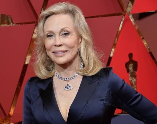Actress Faye Dunaway arrives on the red carpet for the 89th annual Academy Awards at the Dolby Theatre in the Hollywood section of Los Angeles on February 26, 2017.  LAP20170226702 JIMxRUYMEN