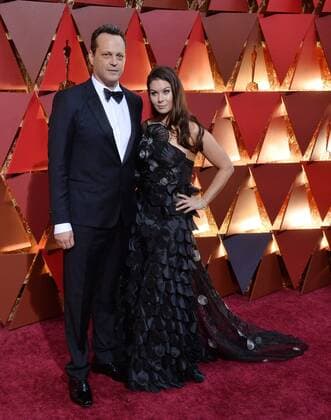 Actor Vince Vaughn (L) and Kyla Weber arrive on the red carpet for the 89th annual Academy Awards at the Dolby Theatre in the Hollywood section of Los Angeles on February 26, 2017.  LAP20170226717 JIMxRUYMEN