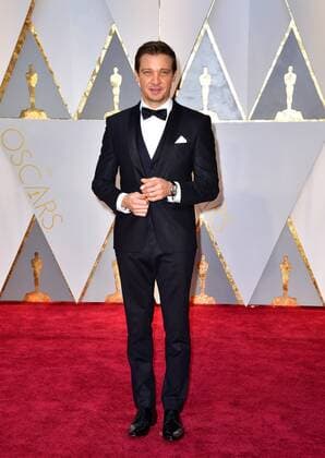 Actor Jeremy Renner arrives on the red carpet for the 89th annual Academy Awards at the Dolby Theatre in the Hollywood section of Los Angeles on February 26, 2017.  LAP2017022727 KEVINxDIETSCH