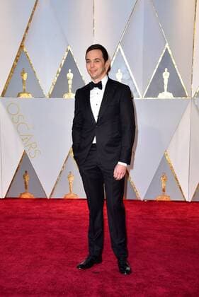 Actor Jim Parsons arrives on the red carpet for the 89th annual Academy Awards at the Dolby Theatre in the Hollywood section of Los Angeles on February 26, 2017.  LAP2017022737 KEVINxDIETSCH