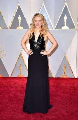 Actress Kate McKinnon arrives on the red carpet for the 89th annual Academy Awards at the Dolby Theatre in the Hollywood section of Los Angeles on February 26, 2017.  LAX20170226901 KEVINxDIETSCH