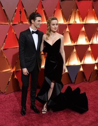 Brie Larson (R) and Alex Greenwald arrive on the red carpet for the 89th annual Academy Awards at the Dolby Theatre in the Hollywood section of Los Angeles on February 26, 2017.  LAP20170226039 JIMxRUYMEN