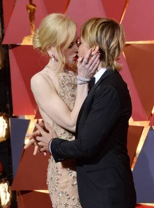 Actors Nicole Kidman and Keith Urban arrive on the red carpet for the 89th annual Academy Awards at the Dolby Theatre in the Hollywood section of Los Angeles on February 26, 2017.  LAP20170226753 JIMxRUYMEN