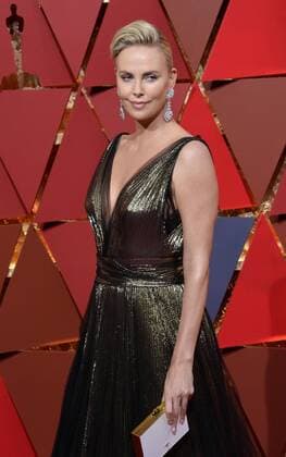 Actress Charlize Theron arrives on the red carpet for the 89th annual Academy Awards at the Dolby Theatre in the Hollywood section of Los Angeles on February 26, 2017.  LAP20170226766 JIMxRUYMEN