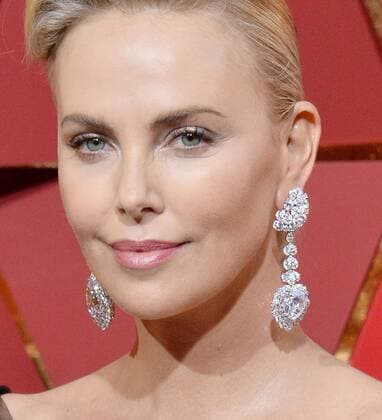 Actress Charlize Theron arrives on the red carpet for the 89th annual Academy Awards at the Dolby Theatre in the Hollywood section of Los Angeles on February 26, 2017.  LAP20170226768 JIMxRUYMEN