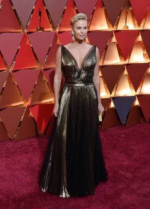 Actress Charlize Theron arrives on the red carpet for the 89th annual Academy Awards at the Dolby Theatre in the Hollywood section of Los Angeles on February 26, 2017.  LAP20170226774 JIMxRUYMEN