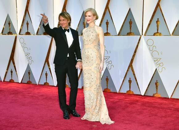 Actors Nicole Kidman and Keith Urban arrive on the red carpet for the 89th annual Academy Awards at the Dolby Theatre in the Hollywood section of Los Angeles on February 26, 2017.  LAX20170226906 KEVINxDIETSCH