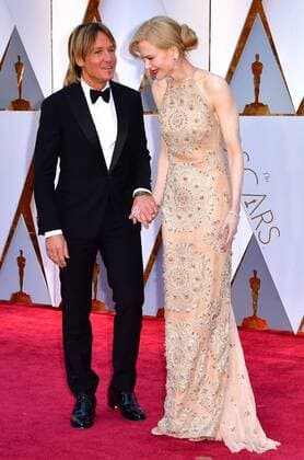 Actors Nicole Kidman and Keith Urban arrive on the red carpet for the 89th annual Academy Awards at the Dolby Theatre in the Hollywood section of Los Angeles on February 26, 2017.  LAX20170226907 KEVINxDIETSCH
