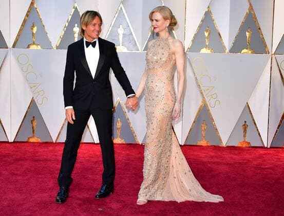 Actors Nicole Kidman and Keith Urban arrive on the red carpet for the 89th annual Academy Awards at the Dolby Theatre in the Hollywood section of Los Angeles on February 26, 2017.  LAX20170226909 KEVINxDIETSCH